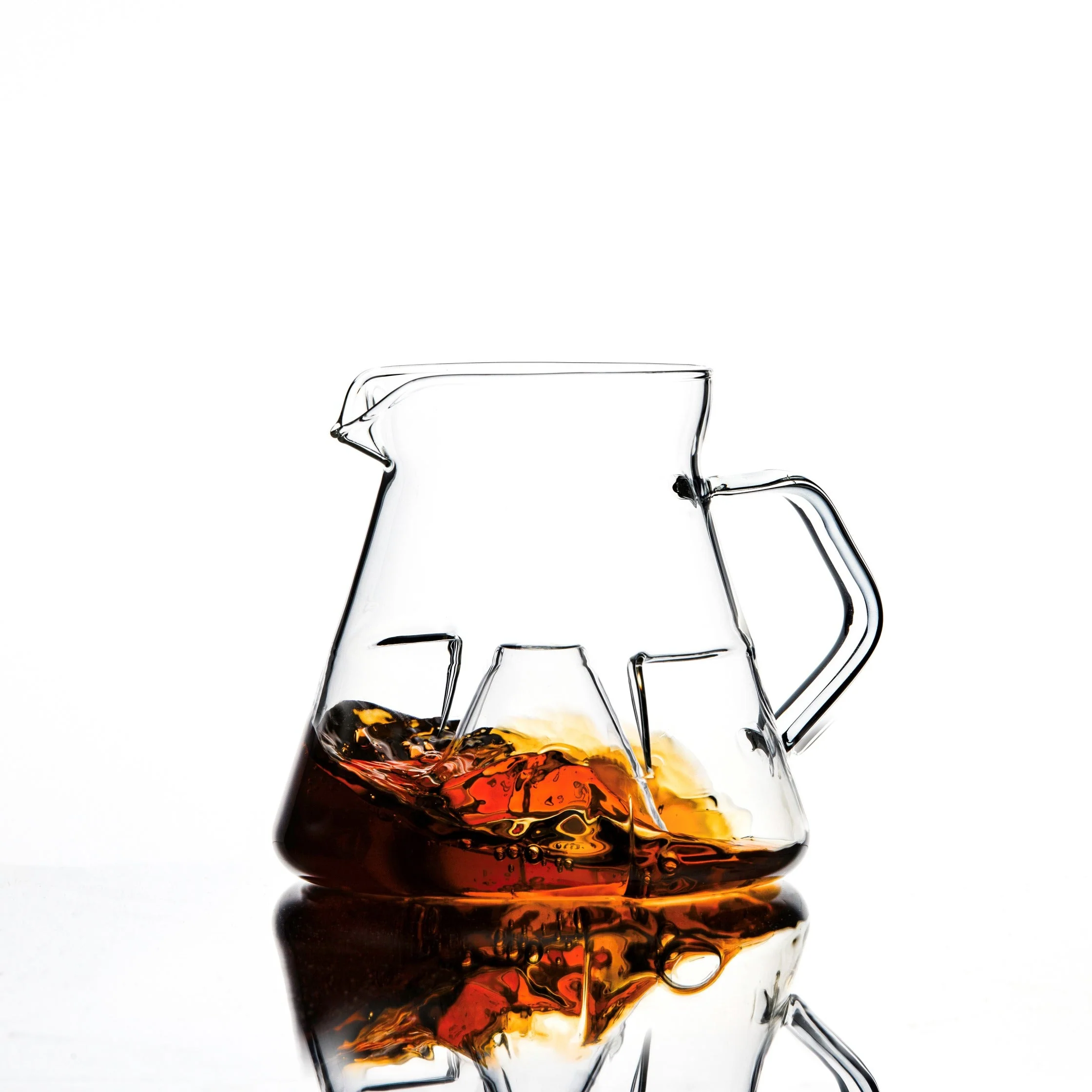 ICOSA - Avensi Wave - Cyclone Carafe 550mL